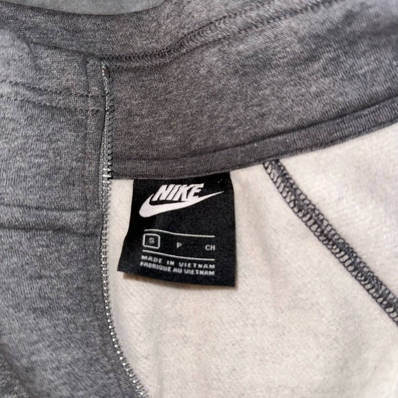 NWOT Nike sweater size s - Picture 3 of 3